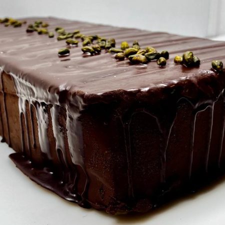 TURRON DE CHOCOLATE NEGRO Y PISTACHOS. HECHO A MANO.