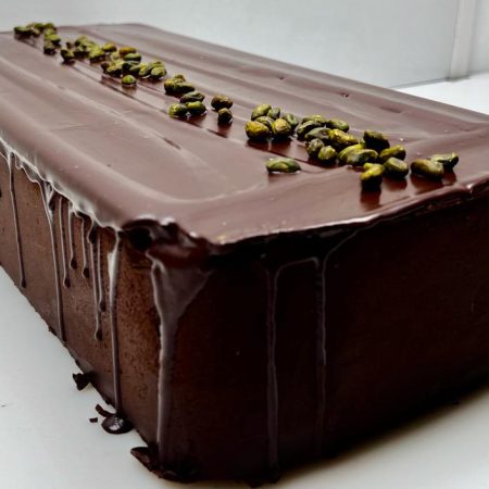 TURRON DE CHOCOLATE NEGRO 75% CACAO Y PISTACHOS. HECHO A MANO.