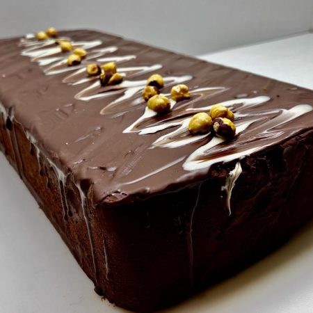 TURRON DOS CHOCOLATES NEGRO Y BLANCO CAPUCHINO CON AVELLANAS. HECHO A MANO.