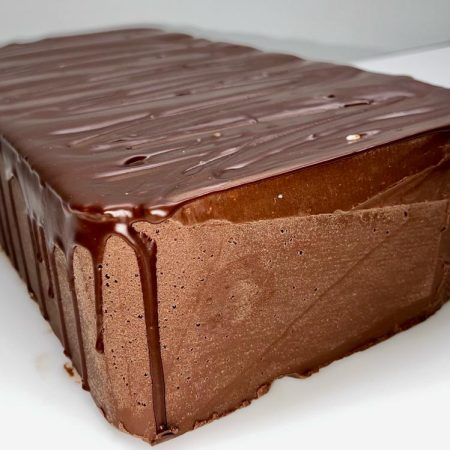 TURRON CHOCOLATE CON LECHE Y CON GALLETA CRUJIENTE KIKATINA.