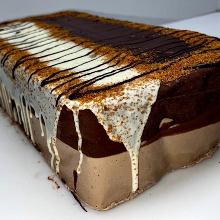 TURRON DOS CHOCOLATES CON LECHE Y BLANCO ,CON KINDERMUYBUENO. HECHO A MANO.