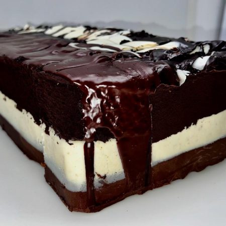 TURRON TRES CHOCOLATES CON GALLETA KITKATINA, HECHO A MANO