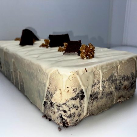 TURRON CHOCOLATE BLANCO BROWNIE Y NUECES DEL PAIS. HECHO A MANO.