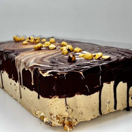 TURRON DOS CHOCOLATES NEGRO 75% CACAO Y BLANCO CON AVELLANAS DEL PAIS. HECHO A MANO