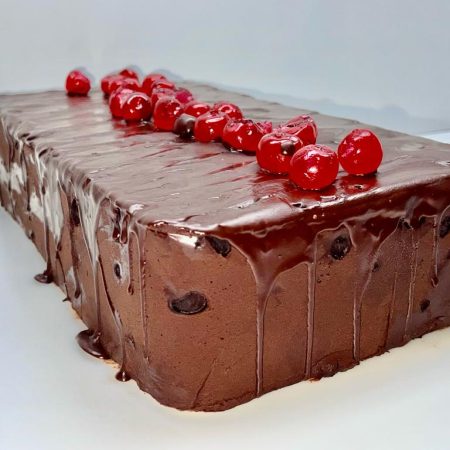 TURRON DE CEREZAS MACERADAS CON ORUJO GALLEGO EN BARRICA DE ROBLE 1 AÑO. HECHO A MANO.