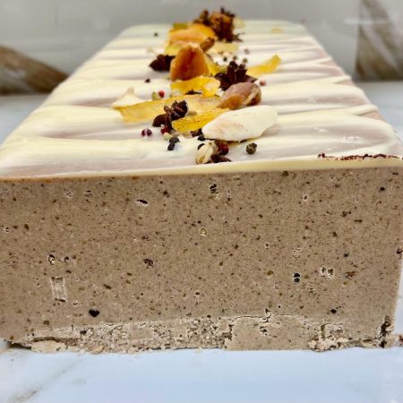 TURRON DE ESPECIES Y JENGIBRE  HECHO A MANO.