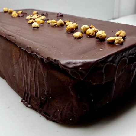 TURRON SIN AZUCAR DE AVELLANA DEL PAIS HECHO A MANO. 75% CACAO.