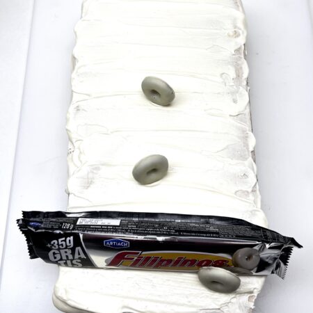 TURRON CON FILIPINITOS  HECHO A MANO.