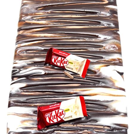 TURRON CON KITKATTIN  HECHO A MANO.