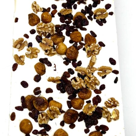 TURRON DE CHOCOLATE BLANCO CHESECAKE CON QUESO DE TETILLA DE ARZUA , PIÑA Y GALLETA JENGIBRE. HECHO A MANO,