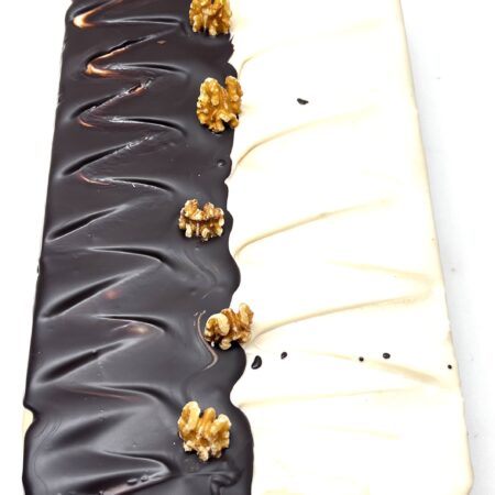 TURRON DOS CHOCOLATES DE NUECES DEL PAIS HECHO A MANO.