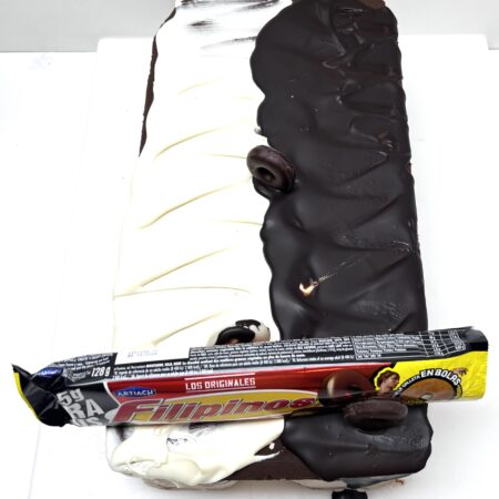 TURRON CON FILIPINITOS  HECHO A MANO.