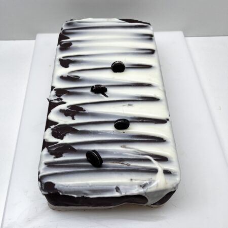 TURRON CON COOKIES NEGRA  HECHO A MANO.