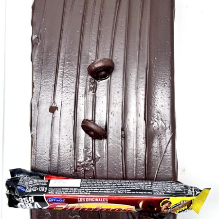 TURRON DE CHOCOLATE NEGRO RON CON PASAS. HECHO A MANO